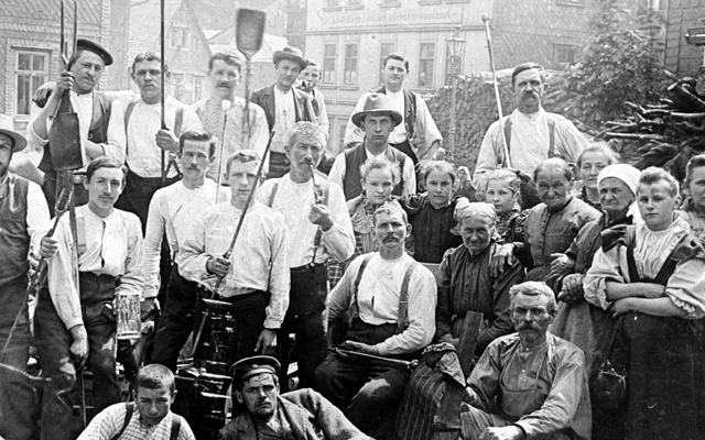 Historische Dorfglashütte in Lauscha – die Geburtsstätte der Glaskunst im Weihnachtsland am Rennsteig®, geprägt von traditionellem Handwerk seit 1597.
