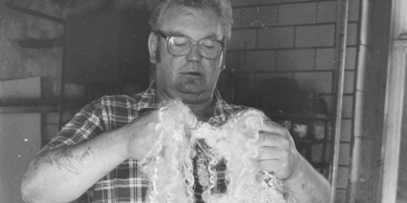 Die Geschichte der Lauschaer Glaskunst – Tradition und Innovation im Weihnachtsland am Rennsteig® Historische Einblicke in die Lauschaer Glaskunst – die Entwicklung von traditioneller Handwerkskunst bis zur modernen Glasherstellung im Weihnachtsland am Rennsteig®.