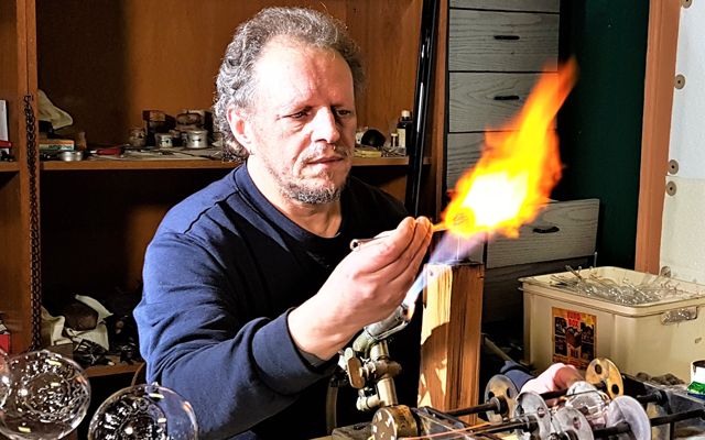 Traditionelle Glasbläsereien in Lauscha – kunstvoll gefertigter Christbaumschmuck aus hochwertiger Glaskunst im Weihnachtsland am Rennsteig®.