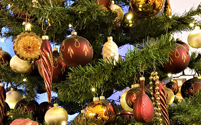 Traditionelle Glasbläsereien in Lauscha – kunstvoll gefertigter Christbaumschmuck aus hochwertiger Glaskunst im Weihnachtsland am Rennsteig®.