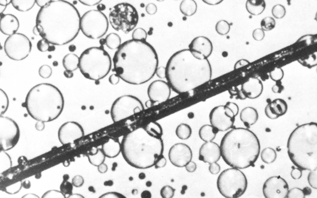 Industrieglaserzeugung aus Lauscha – hochwertige Glastechnologie, geprägt von traditionellem Handwerk und Innovation im Weihnachtsland am Rennsteig®.