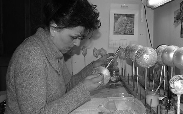 Traditionelle Glasbläsereien in Lauscha – kunstvoll gefertigter Christbaumschmuck aus hochwertiger Glaskunst im Weihnachtsland am Rennsteig®.