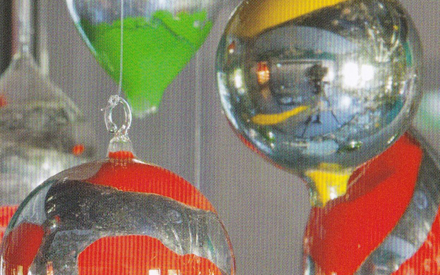 Kunstvoll gefertigter Lauschaer Christbaumschmuck – traditionelle Glaskunst aus der Heimat des gläsernen Weihnachtsschmucks im Weihnachtsland am Rennsteig®.