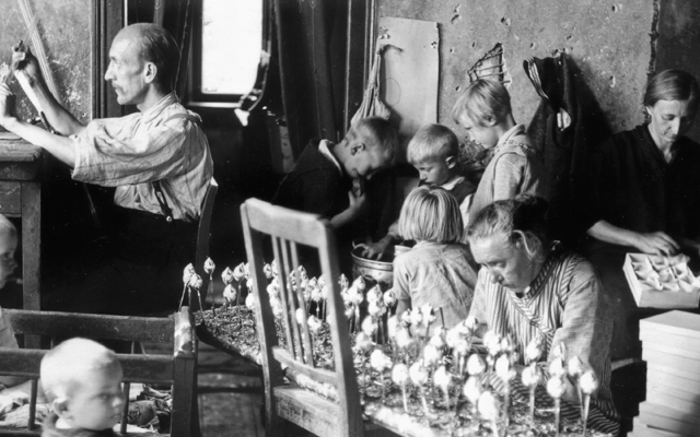 Kunstvoll gefertigter Lauschaer Christbaumschmuck – traditionelle Glaskunst aus der Heimat des gläsernen Weihnachtsschmucks im Weihnachtsland am Rennsteig®.