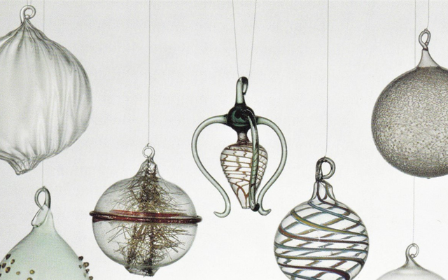 Kunstvoll gefertigter Lauschaer Christbaumschmuck – traditionelle Glaskunst aus der Heimat des gläsernen Weihnachtsschmucks im Weihnachtsland am Rennsteig®.
