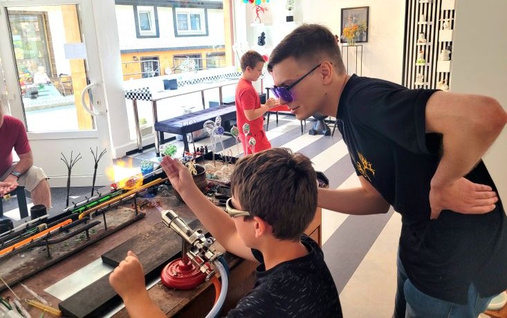 Handgefertigte Glaskunst aus den Kunstglasbläser-Werkstätten in Lauscha – meisterhaftes Handwerk im Weihnachtsland am Rennsteig®.